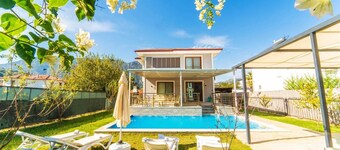 Villa Serafina - Four Bedroom Villa, Sleeps 8