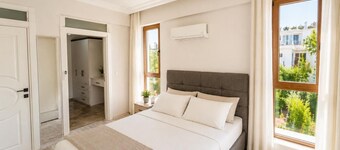 Villa Serafina - Four Bedroom Villa, Sleeps 8