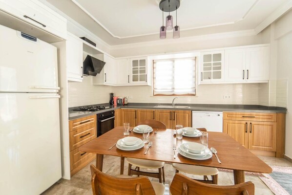 Frigorifero, microonde, forno, lavastoviglie