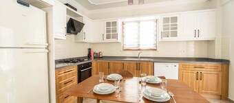 Villa Serafina - Four Bedroom Villa, Sleeps 8
