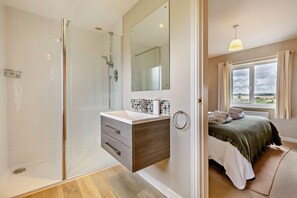 Towels - 5 Bed in Langham (oc-l944) (Langham)