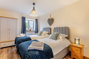 Travel cot, free WiFi, bed sheets - 2 Bed in Outwell (oc-a28259) (Upwell)