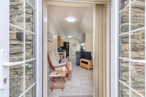 TV, fireplace - 3 Bed in Tanygrisiau (oc-f28288) (Blaenau Ffestiniog)