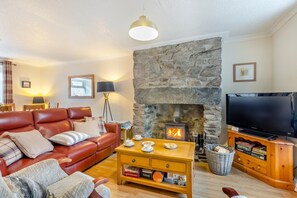 TV, fireplace - 3 Bed in Tanygrisiau (oc-f28288) (Blaenau Ffestiniog)
