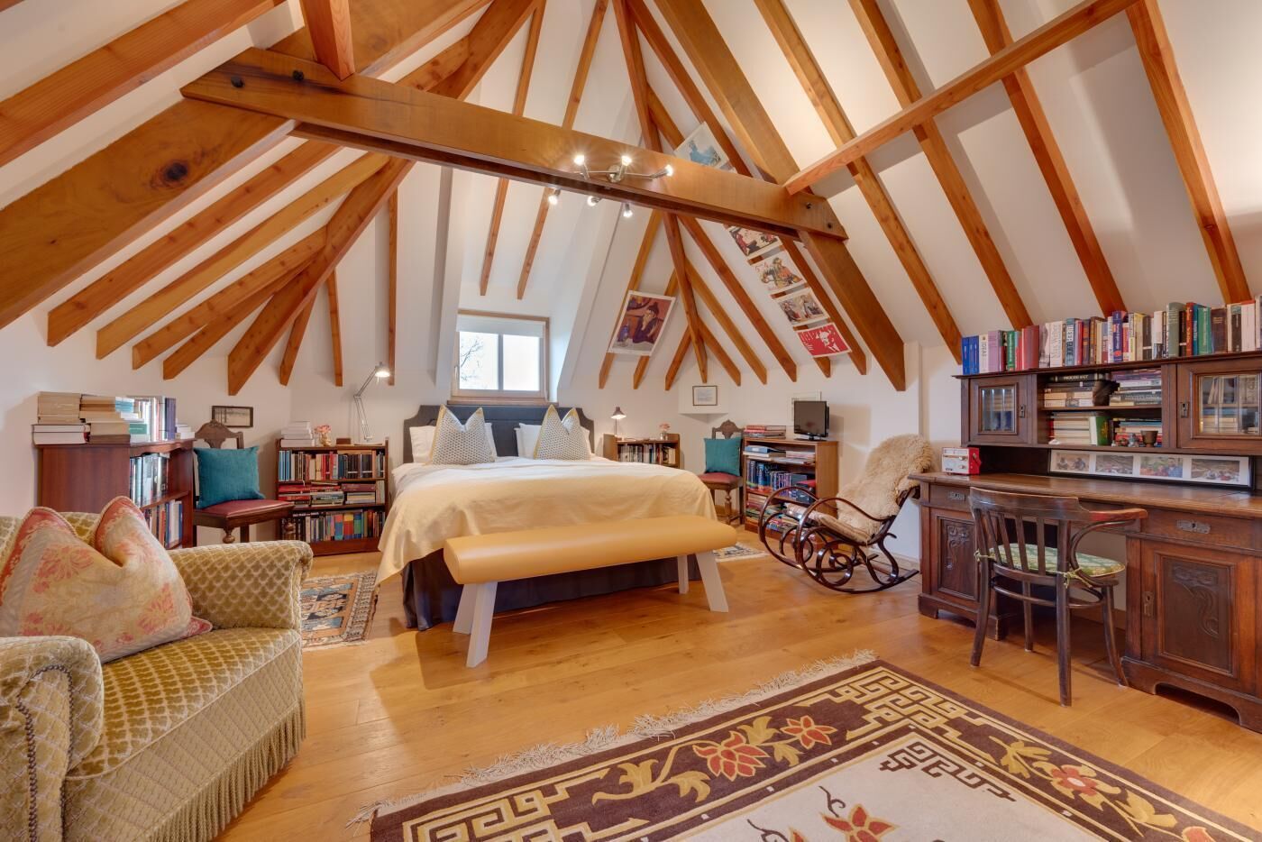 Tabla de planchar con plancha, wifi gratis y ropa de cama 