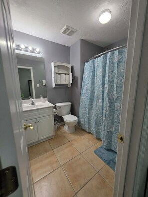 Hair dryer, towels, soap, shampoo - 2b/2b townhome in Martinez, GA off I-20! Close to the Masters, Fort Gordon, & AU (Martinez)