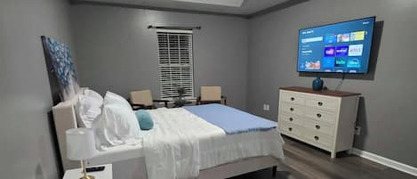 2 bedrooms, in-room safe, iron/ironing board, free WiFi