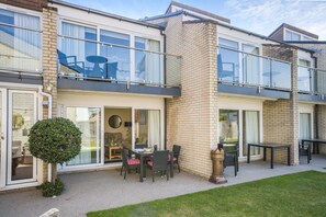 Outdoor dining - 3 Bed in Christchurch (oc-r27898) (Christchurch)