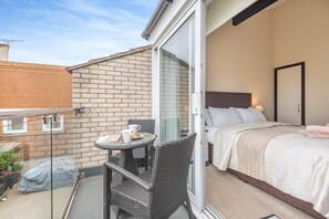 Travel cot, free WiFi, bed sheets - 2 Bed in Christchurch (oc-r27892) (Christchurch)
