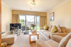 TV - 2 Bed in Christchurch (oc-r27892) (Christchurch)