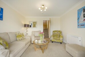 TV - 3 Bed in Christchurch (oc-r27896) (Christchurch)