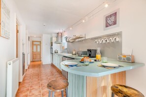 Microwave, oven, dishwasher, high chair - 2 Bed in Barnby (oc-t28265) (North Cove)