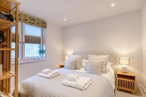 3 slaapkamers, een strijkplank/strijkijzer, reisbedje, gratis wifi