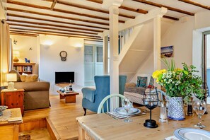TV, fireplace - 2 Bed in Langton Herring (oc-s28170) (Langton Herring)