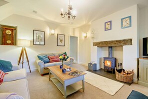 TV, fireplace - 2 Bed in Maentwrog (oc-g28262) (Maentwrog)