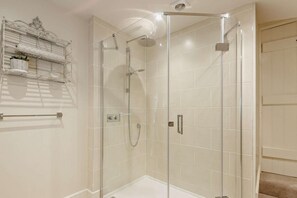 Hair dryer, towels - 2 Bed in Maentwrog (oc-g28262) (Maentwrog)