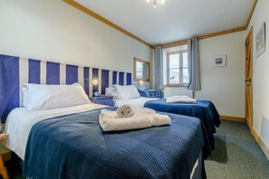 Iron/ironing board, travel crib, free WiFi, bed sheets - 2 Bed in Sennen (oc-h22627) (Sennen)