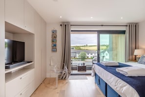Iron/ironing board, free WiFi, bed sheets - 2 Bed in Harlyn Bay (oc-a28321) (Harlyn Bay)