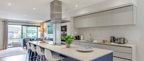 Microwave, oven, dishwasher, cookware/dishes/utensils