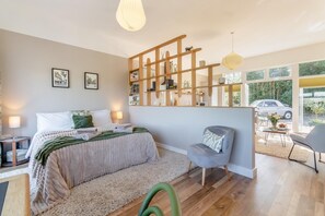 Iron/ironing board, free WiFi, bed sheets - 1 Bed in Hevingham (oc-l28297) (Broadland)