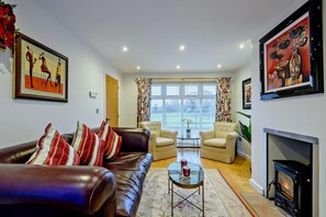 TV, fireplace - 3 Bed in Lound (oc-t28303) (Lound)