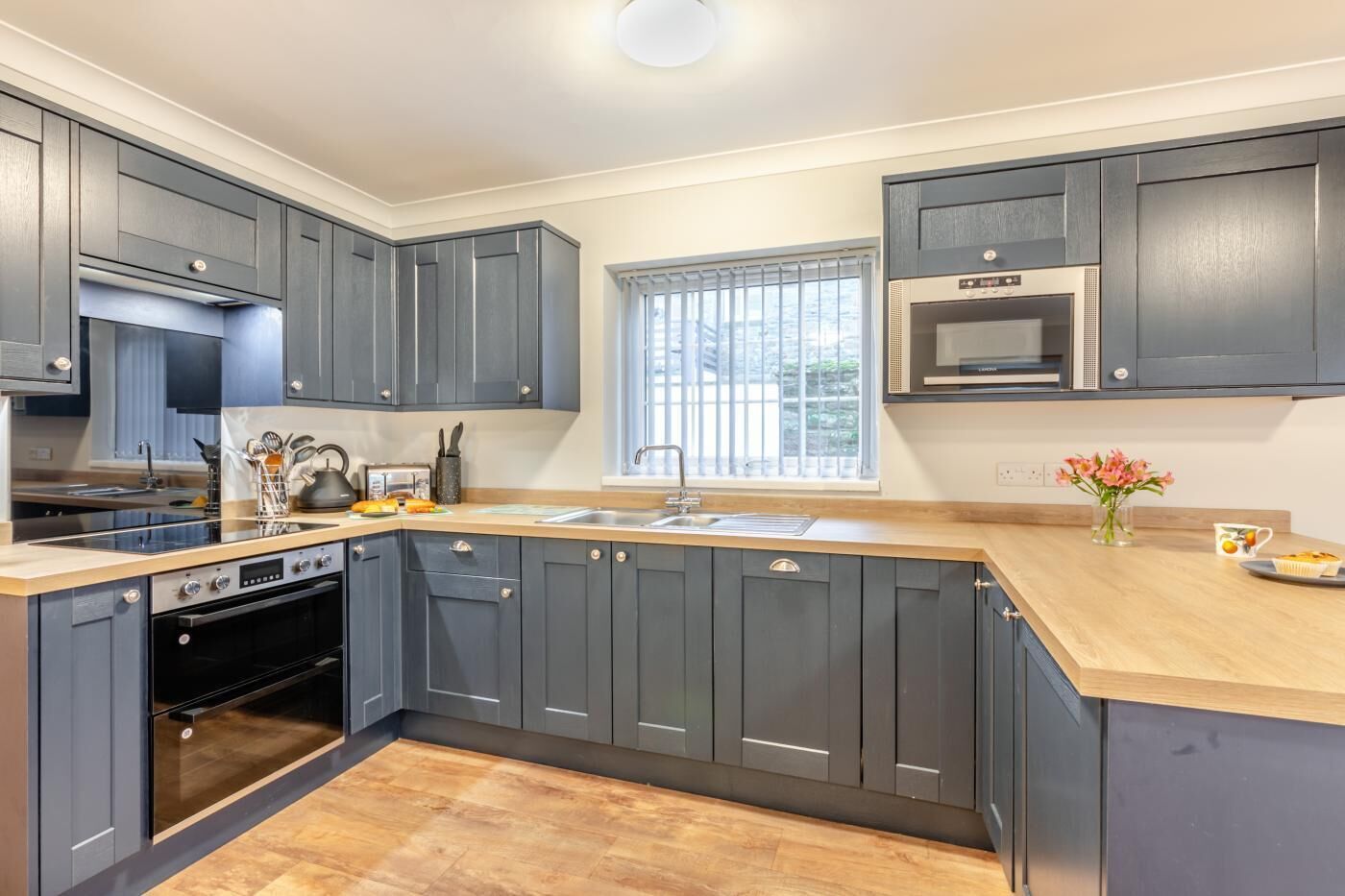 微波爐、焗爐、洗碗機、高腳椅