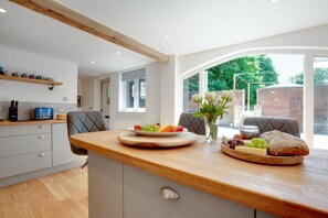 Dining - 4 Bed in Broadstairs (oc-w28331) (Broadstairs)