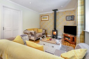 TV, fireplace - 2 Bed in North Country (oc-b28332) (Redruth)