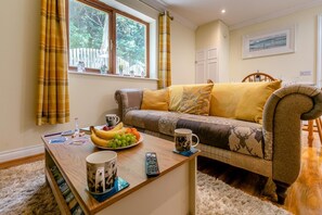 TV, fireplace - 2 Bed in North Country (oc-b28332) (Redruth)