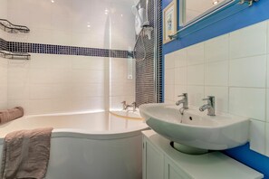 Towels - 2 Bed in North Country (oc-b28332) (Redruth)