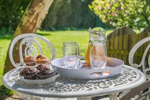 Outdoor dining - 2 Bed in North Country (oc-b28332) (Redruth)