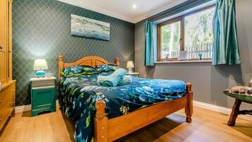 2 bedrooms, iron/ironing board, travel cot, free WiFi