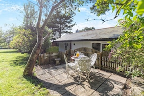Outdoor dining - 2 Bed in North Country (oc-b28332) (Redruth)