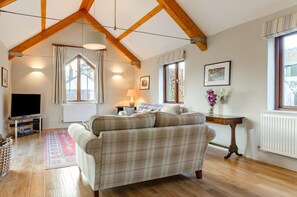 TV, fireplace - 3 Bed in Truro (oc-t28325) (Ladock)