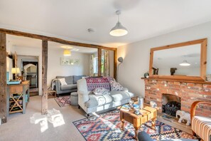 TV - 3 Bed in Wangford (oc-c18609) (Wangford)