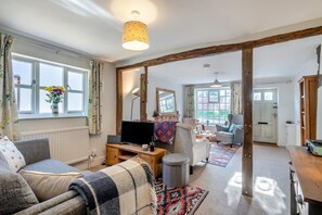 TV - 3 Bed in Wangford (oc-c18609) (Wangford)