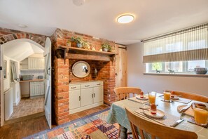Dining - 3 Bed in Wangford (oc-c18609) (Wangford)