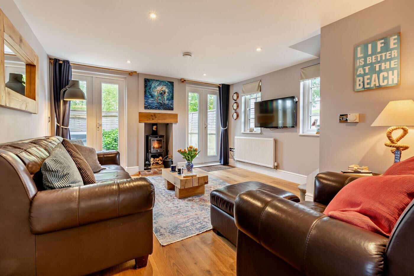 Télévision, cheminée