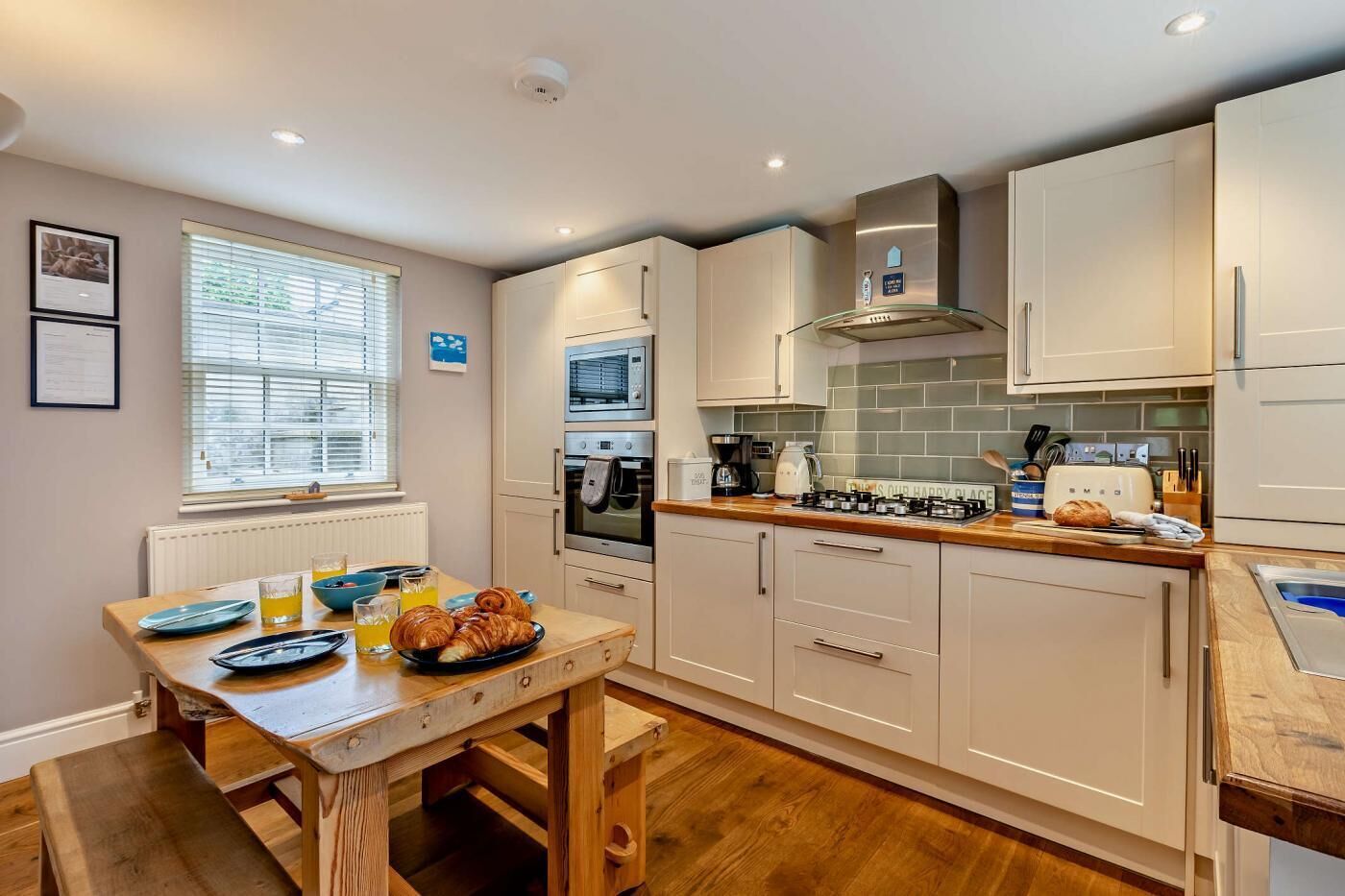 Forno, lavastoviglie, seggiolone, pentole/stoviglie/utensili