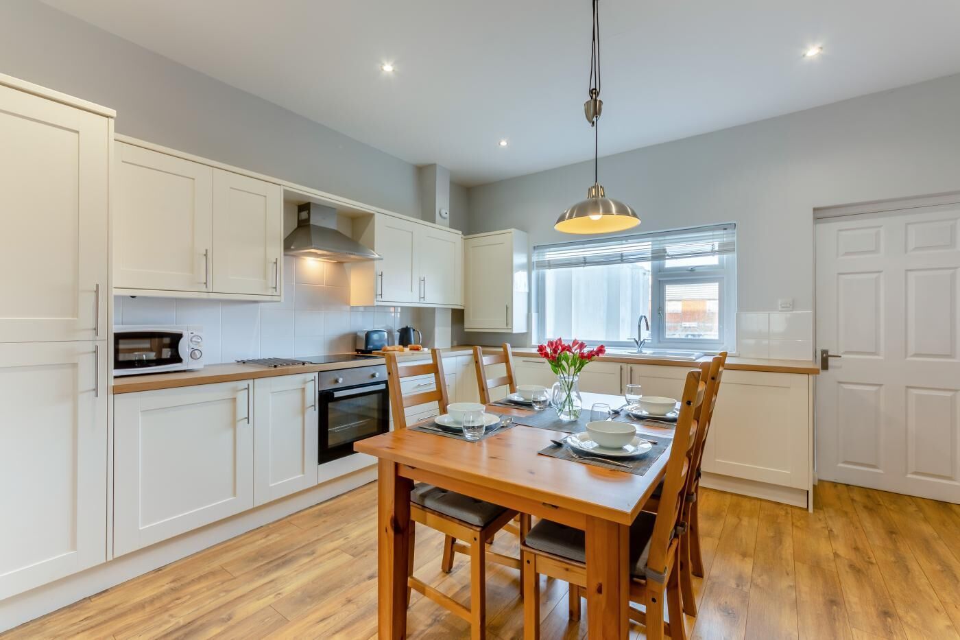 Horno, lavavajillas, utensilios de cocina