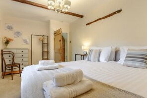 Iron/ironing board, travel cot, free WiFi, bed sheets - 4 Bed in Sheringham (oc-m28357) (Sheringham)