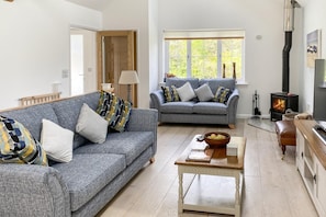 Fireplace - 3 Bed in Ruan Minor (oc-t28367) (Ruan Minor)