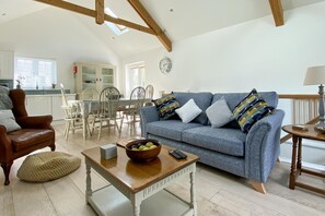 Fireplace - 3 Bed in Ruan Minor (oc-t28367) (Ruan Minor)