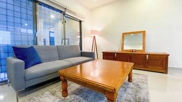 Familienapartment, 2 Schlafzimmer, Terrasse, Erdgeschoss | Wohnbereich