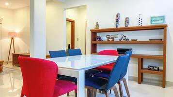Appartement Familial, 2 chambres, patio, rez-de-chaussée | Salle à manger