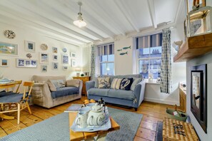 TV, fireplace - 3 Bed in Whitby (oc-s28346) (Whitby)