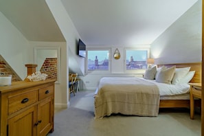 A bedroom with a bed, wooden dresser, and a desk with a chair. - 3 Bed in Whitby (oc-s28346) (Whitby)