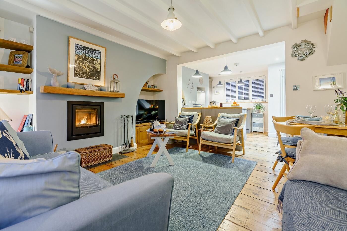 Una televisión, una chimenea