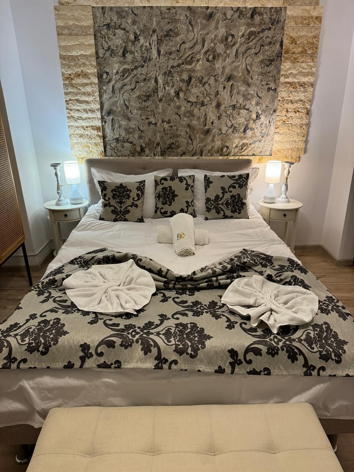 Deluxe Double Room, Garden View | Iron/ironing board