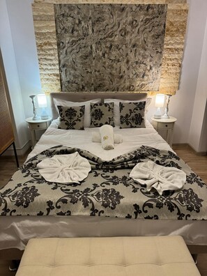 Deluxe Double Room, Garden View | Iron/ironing board - Pensiunea Portas  (Slănic)